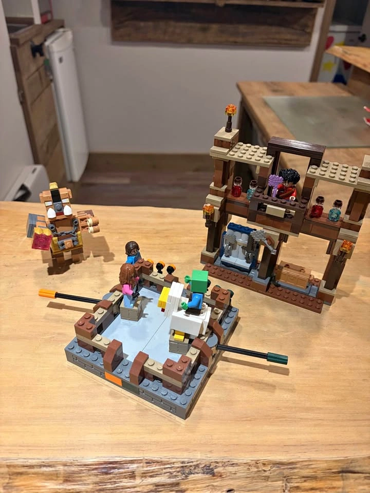 Minecraft Movie Woodland Mansion Fighting Ring Lego