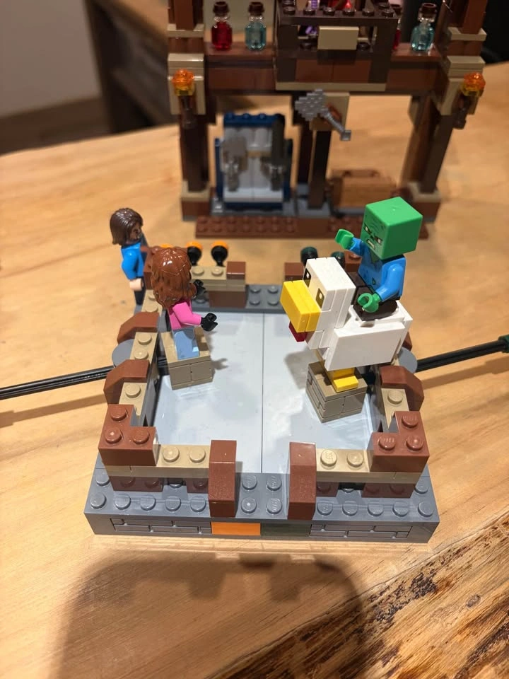 Minecraft Movie Woodland Mansion Fighting Ring Lego - photo 4