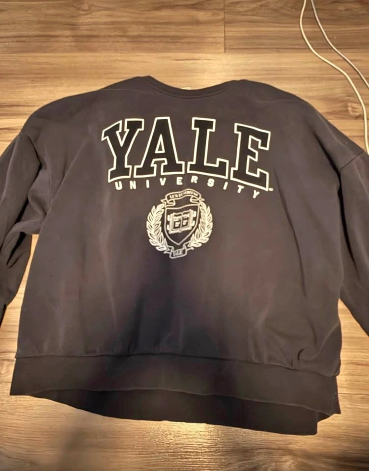 H&M Yale University Sweatshirt Size Medium