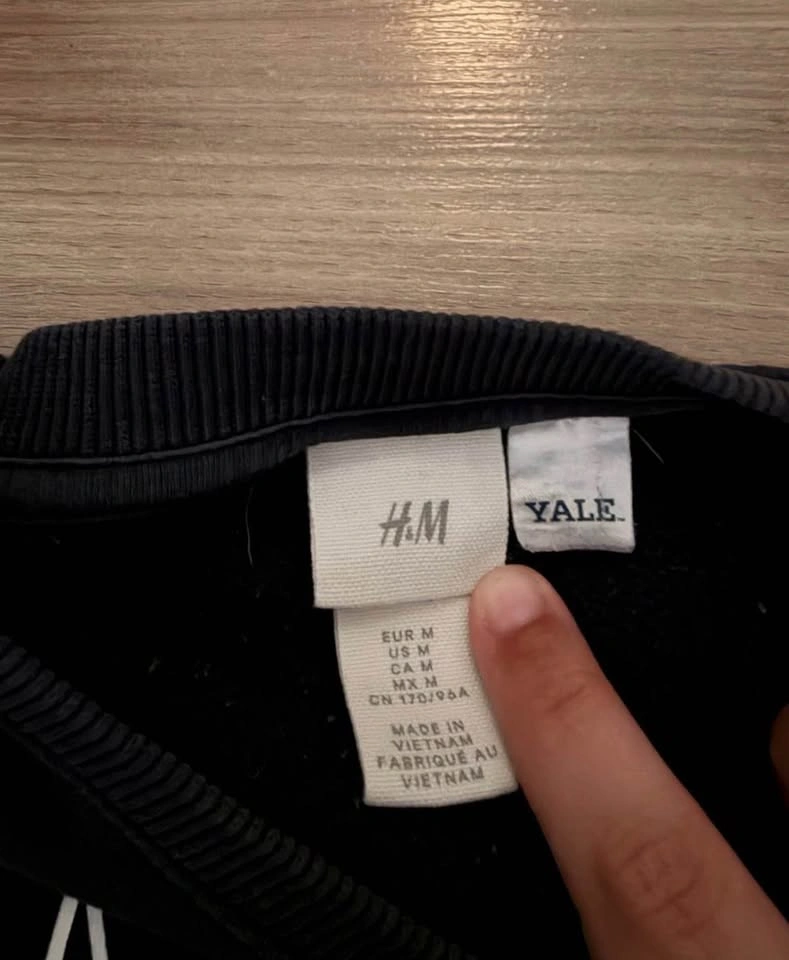 H&M Yale University Sweatshirt Size Medium - photo 2