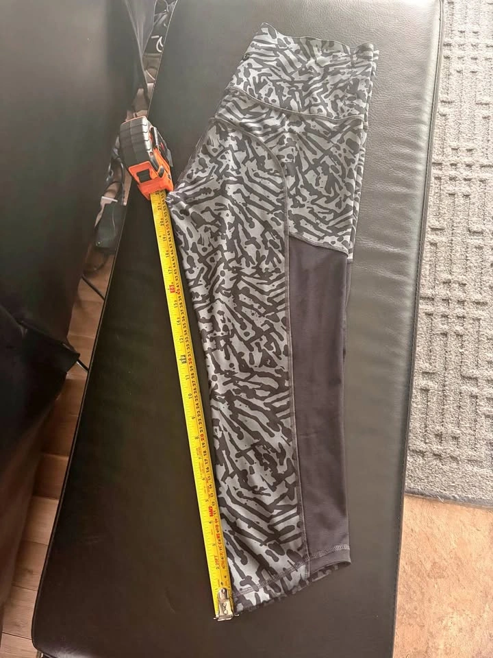 Lululemon Grey Patterned Cropped Leggings Capri Size 10