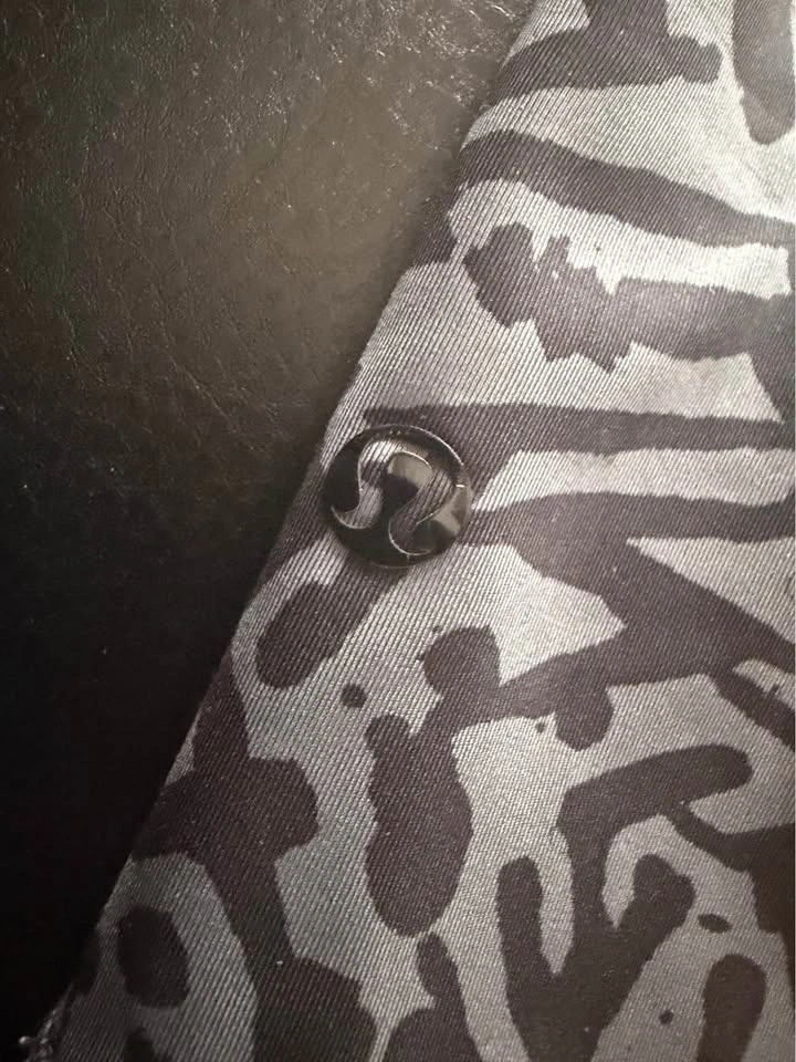 Lululemon Grey Patterned Cropped Leggings Capri Size 10 - photo 4