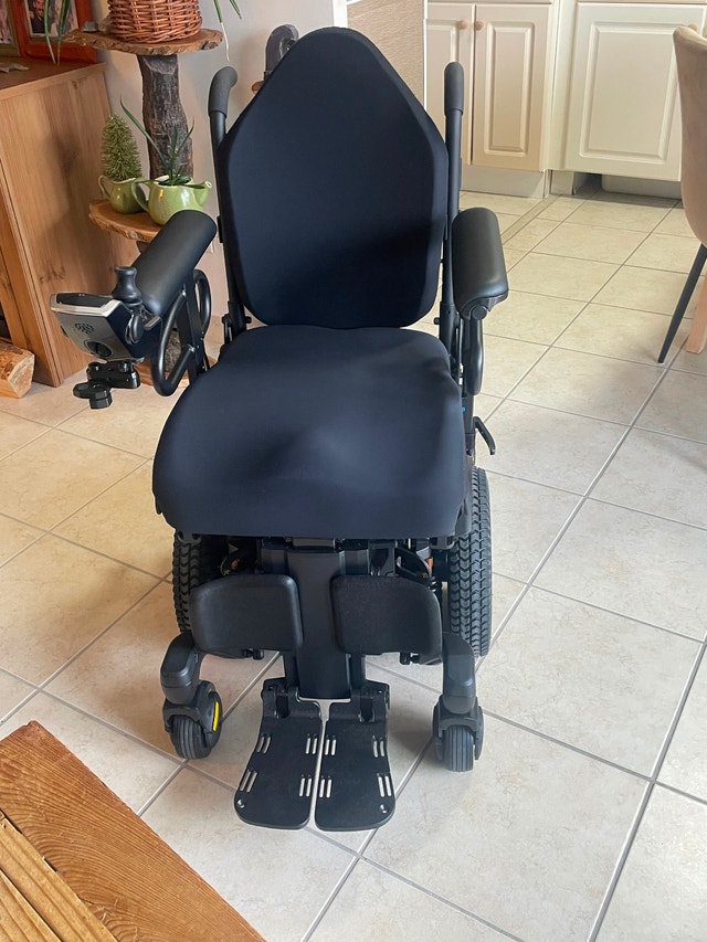 Quantum Q6 Edge Power Wheelchair
