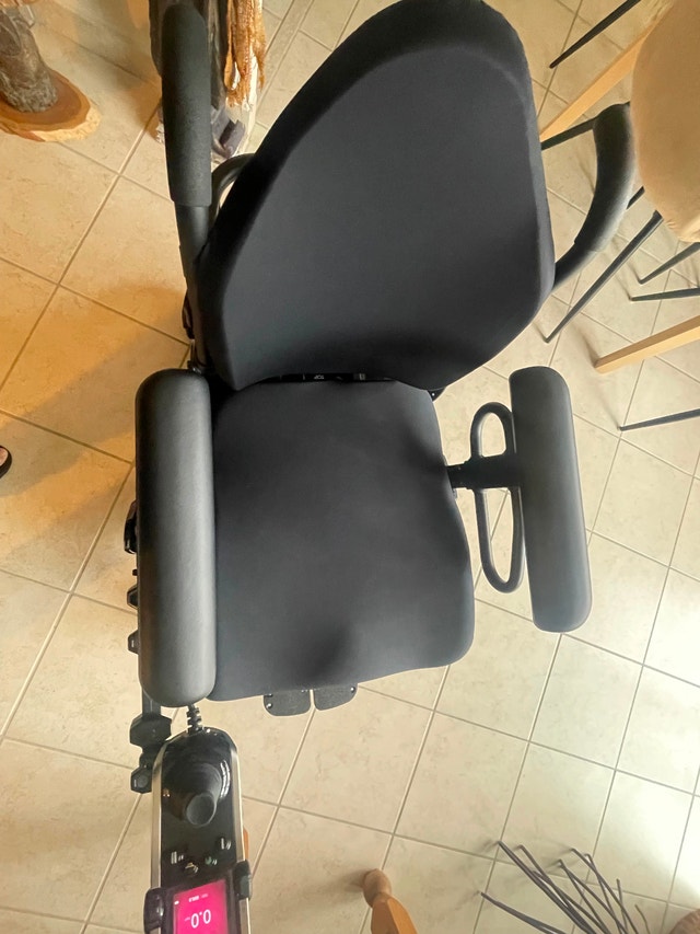 Quantum Q6 Edge Power Wheelchair - photo 4