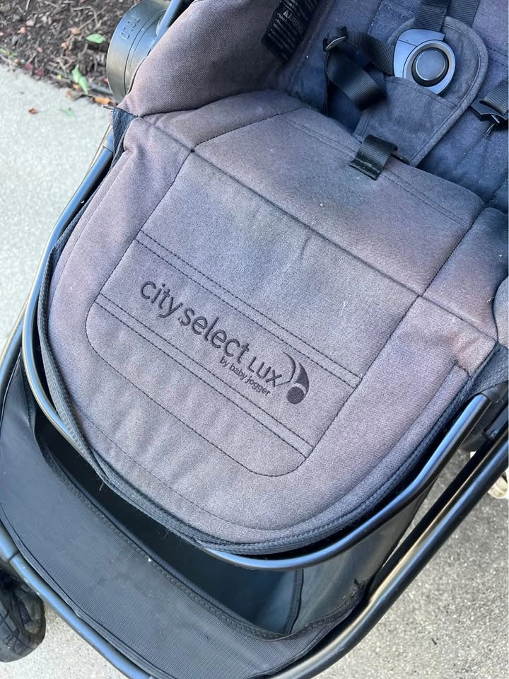Baby Jogger City Select Lux Stroller – Great Condition! - photo 2