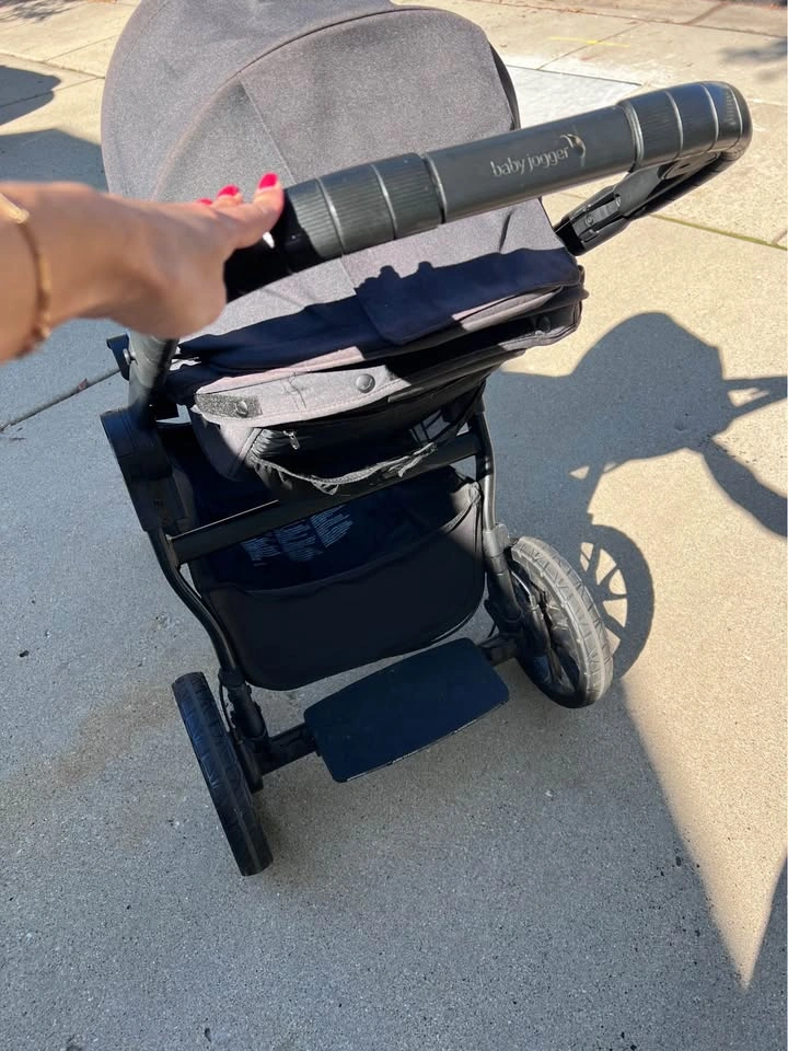 Baby Jogger City Select Lux Stroller – Great Condition! - photo 5