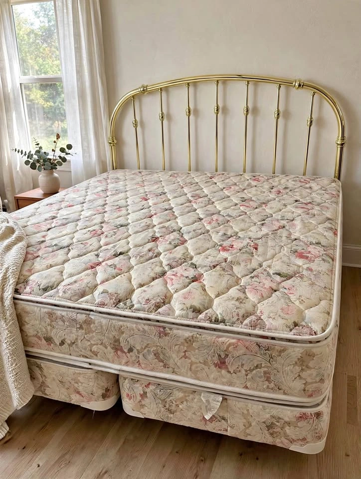 KING size Bed Set with Mattress & Box Spring