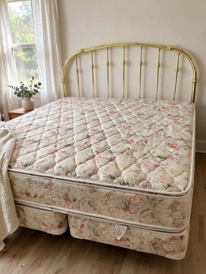 KING size Bed Set with Mattress & Box Spring - photo 3