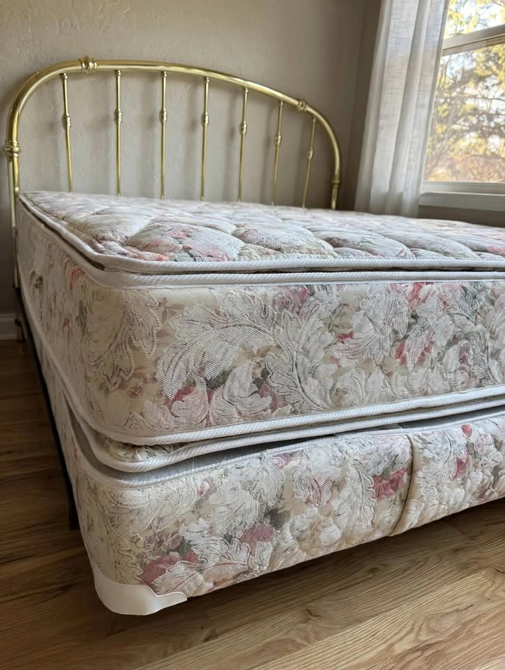 KING size Bed Set with Mattress & Box Spring - photo 4