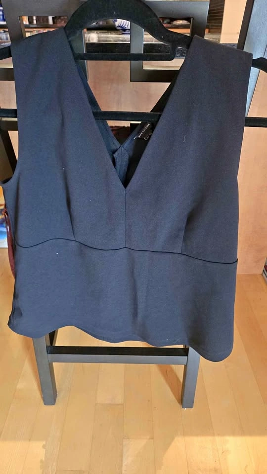 Ann Taylor Black Sleeveless Top Medium