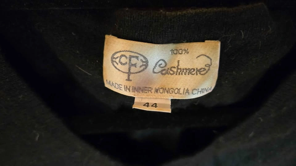 Mongolian Cashmere V Neck Sweater - photo 2