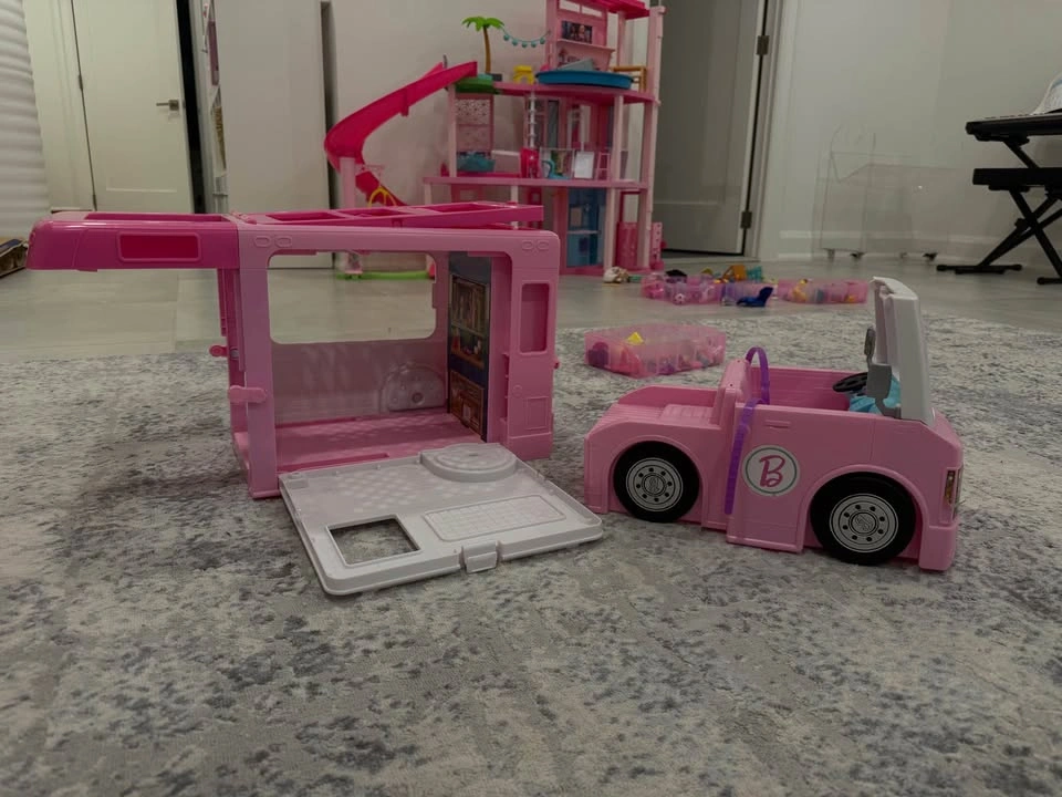 Barbie 3-in-1 DreamCamper RV & Detachable Truck - photo 4