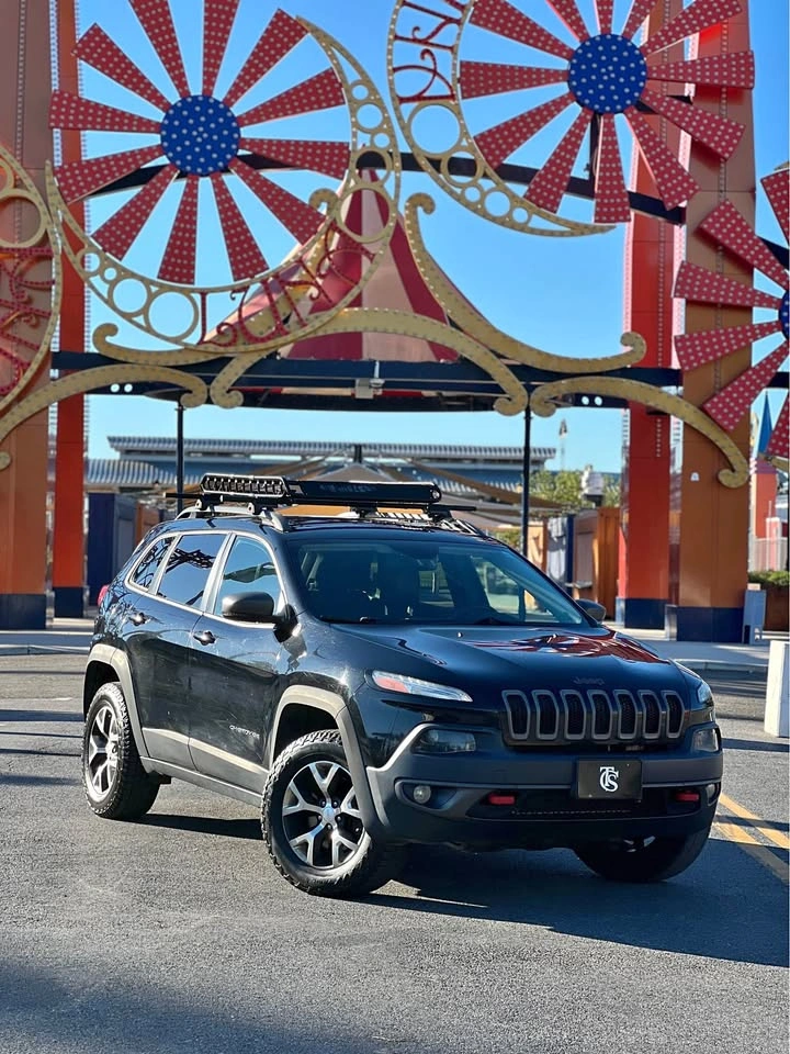 2018 Jeep Cherokee Trailhawk L Plus Sport Utility 4D