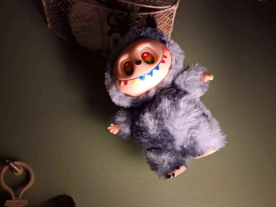 Labubu image indicator(3)