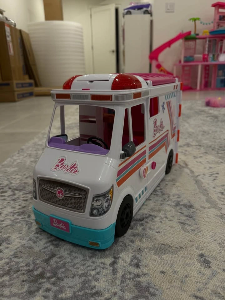 Barbie 2-in-1 Ambulance & Care Clinic Playset 🚑💗 - photo 2