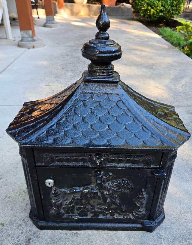Wall Mount Cast Iron Mailbox