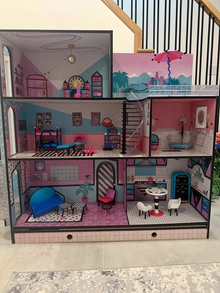 LOL Surprise OMG Large Dollhouse with Furniture & Accessories