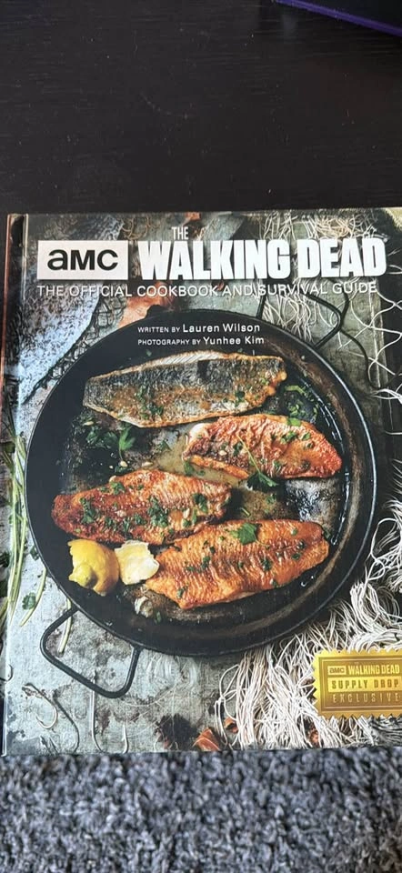 Walking Dead Supply Box - photo 3