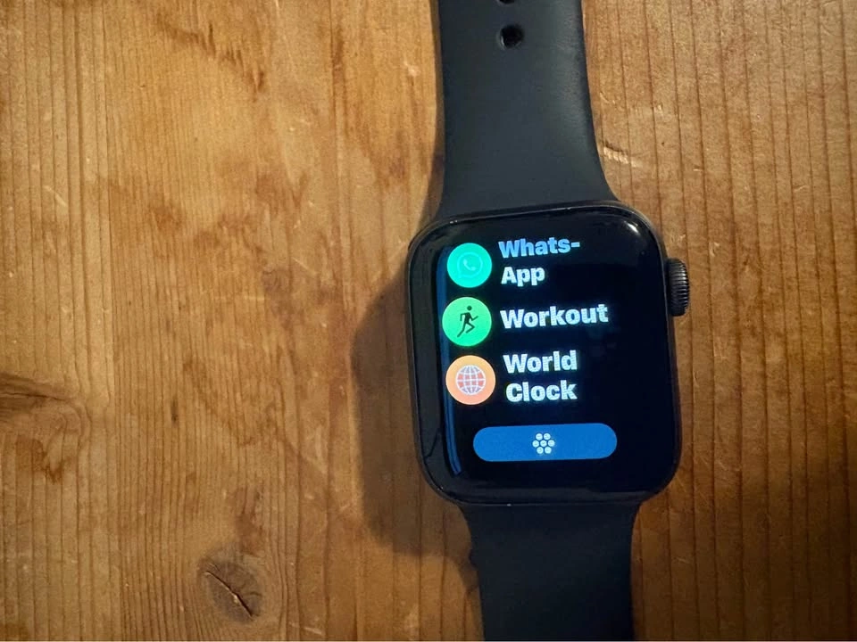 Apple Watch SE Black - photo 2