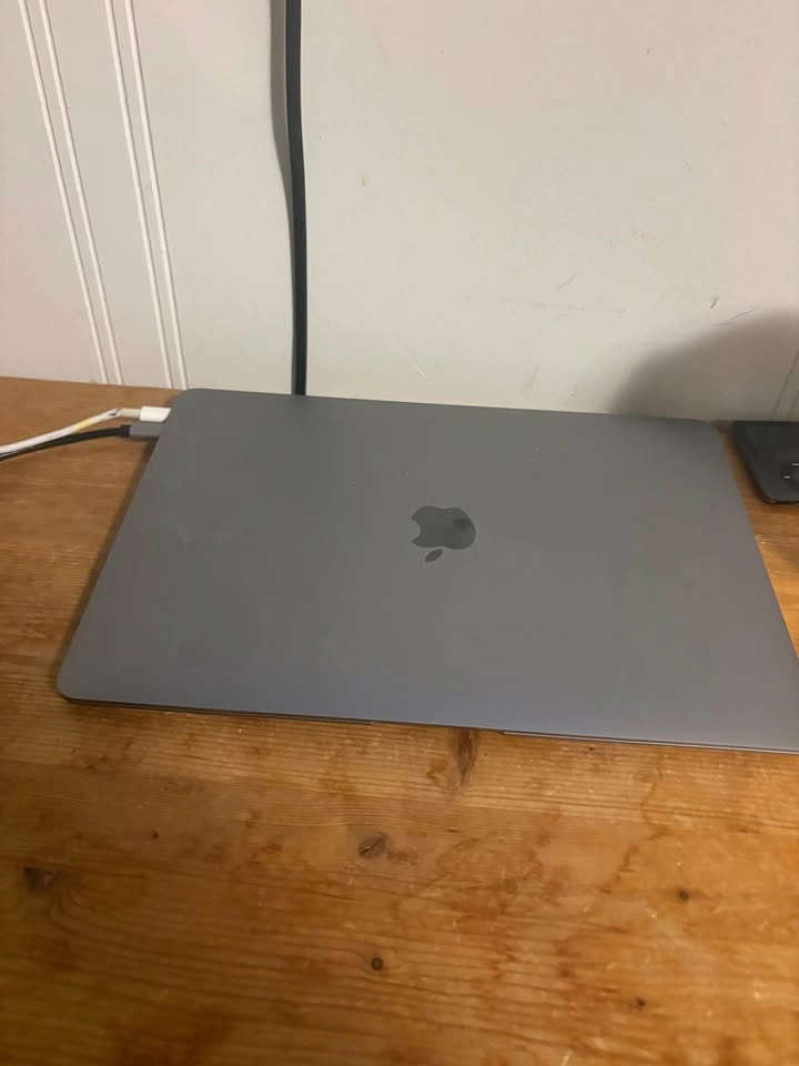 MacBook Air 2020 - photo 2