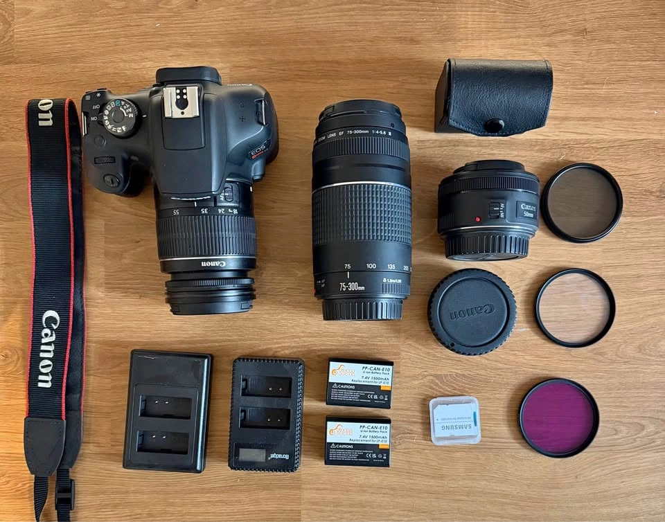 Canon Rebel T7 DSLR – 3 Lenses, 3 Batteries, 2×128GB