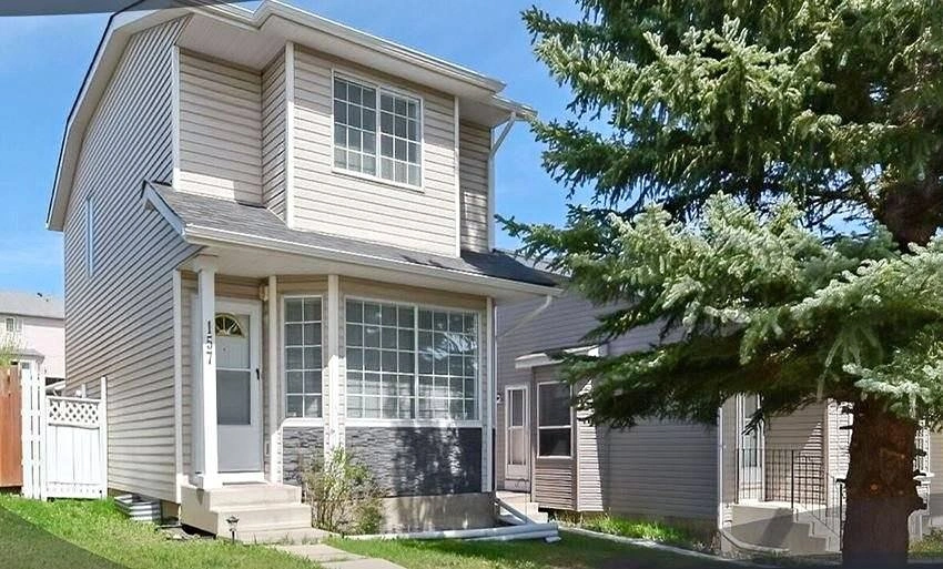 3 Beds 1.5 Baths - House