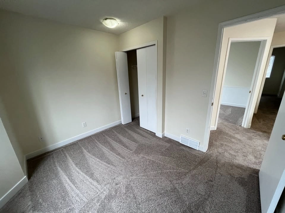 3 Beds 1.5 Baths - House - photo 2