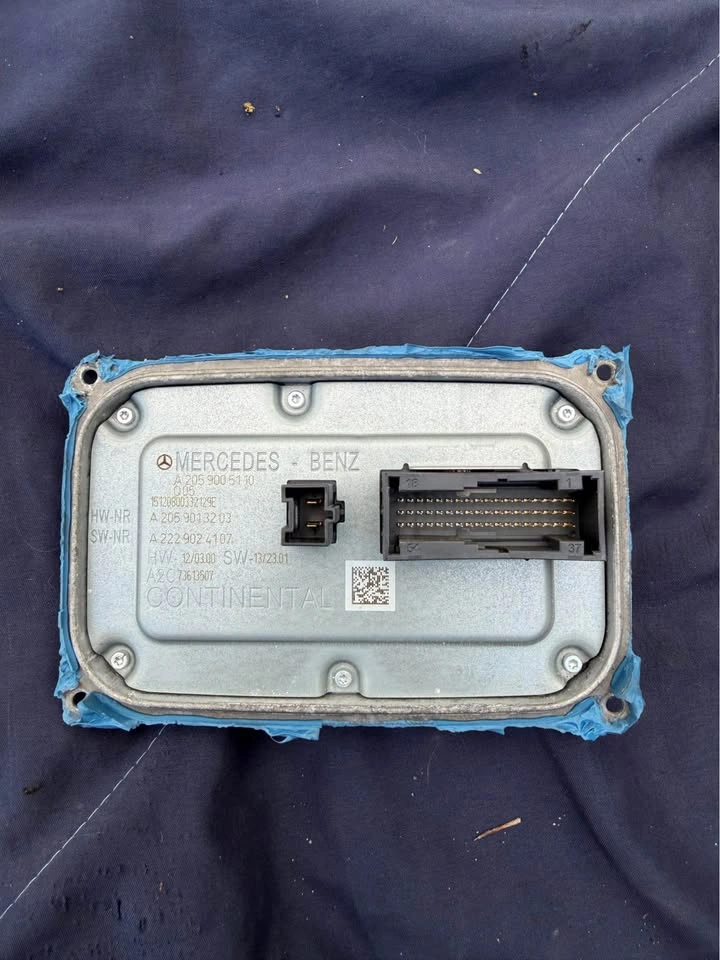 Mercedes W205 ILS OEM Adaptive Headlight Control Module - photo 2