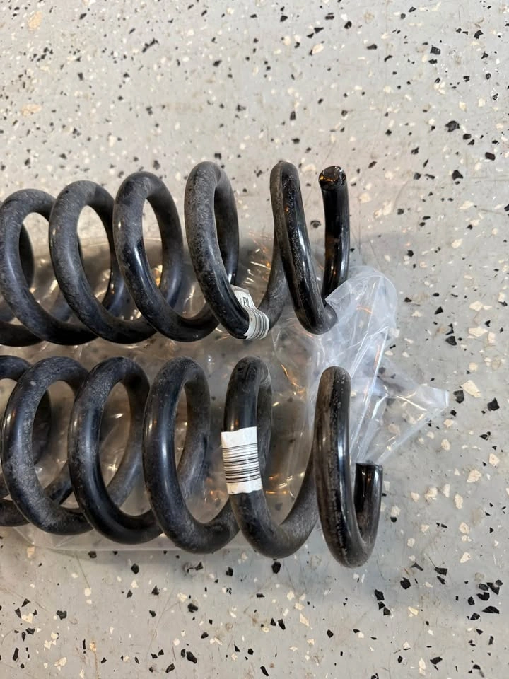 BMW M235i xDrive F22 OEM Rear Springs - photo 2