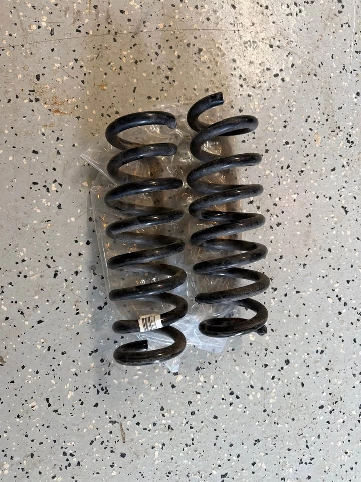 BMW M235i xDrive F22 OEM Rear Springs - photo 4