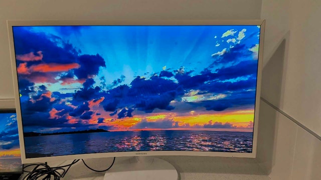 Samsung 32" curved white Monitor