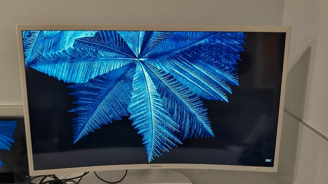 Samsung 32" curved white Monitor - photo 3