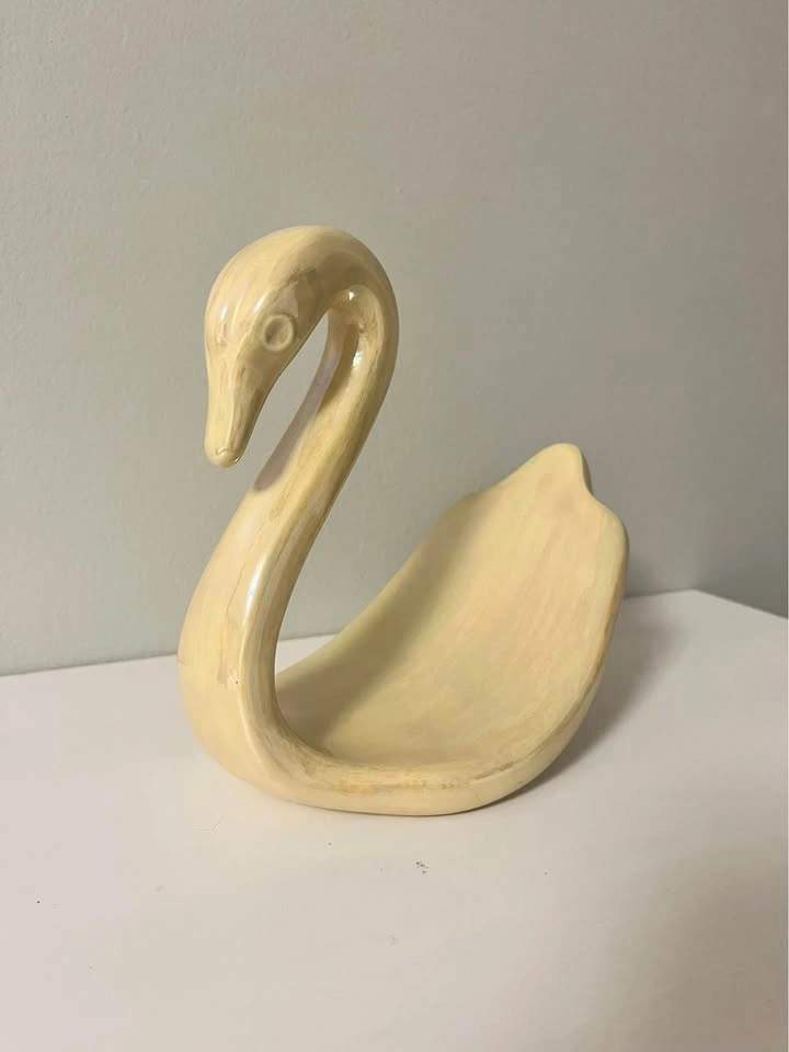 Vintage 1980s Iridescent Ceramic Swan Towel Holder / Vanity Dish - photo 2