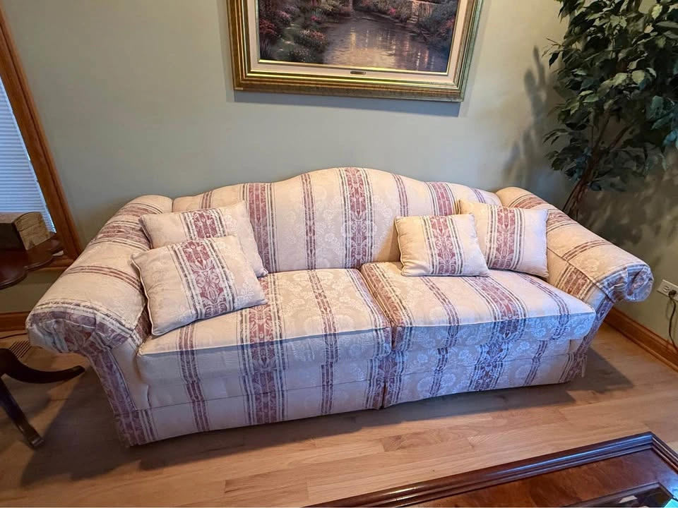 Vintage Smithe Craft Custom Camelback Sofa – Excellent Condition - photo 2