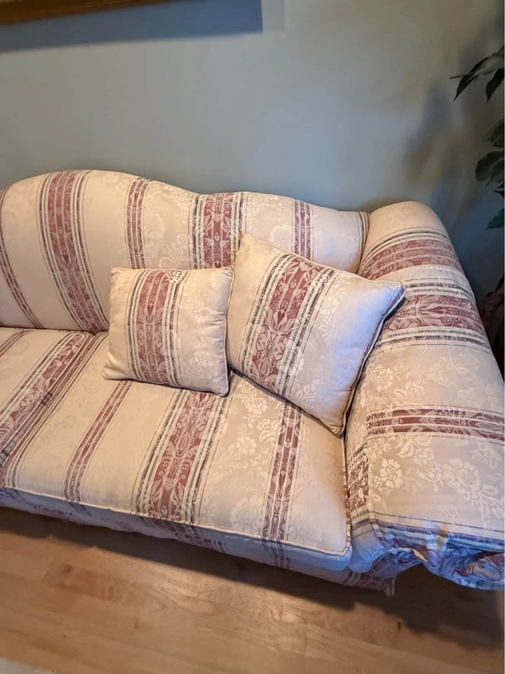 Vintage Smithe Craft Custom Camelback Sofa – Excellent Condition - photo 5