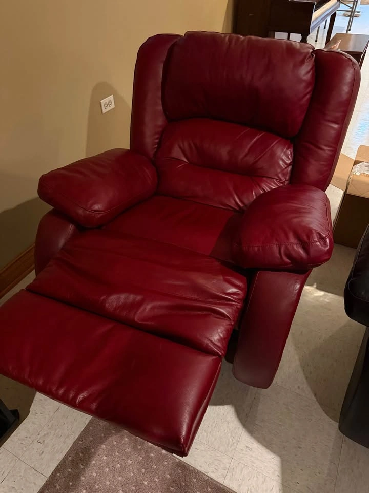 Red Faux-Leather Overstuffed Manual Recliner - Excellent Conditi - photo 3