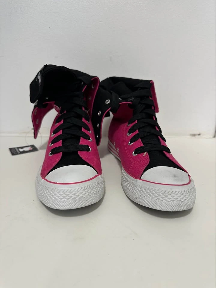 Hello Kitty High Top Sneakers - New in Box - photo 4