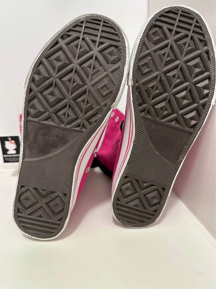 Hello Kitty High Top Sneakers - New in Box - photo 5