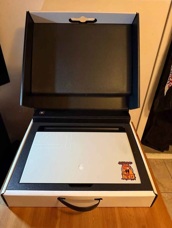 Alienware M17 R4 (parts) - photo 4