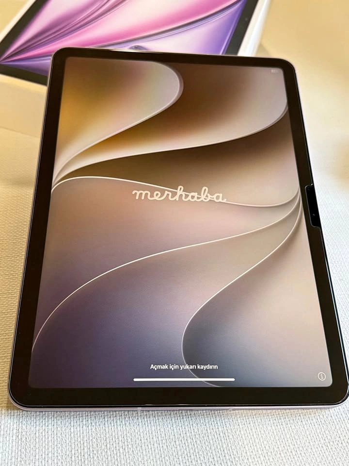 iPad Air 11-inch (M3) Wi-Fi + Cellular 128GB - Like New