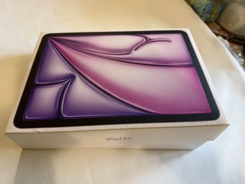 iPad Air 11-inch (M3) Wi-Fi + Cellular 128GB - Like New - photo 2