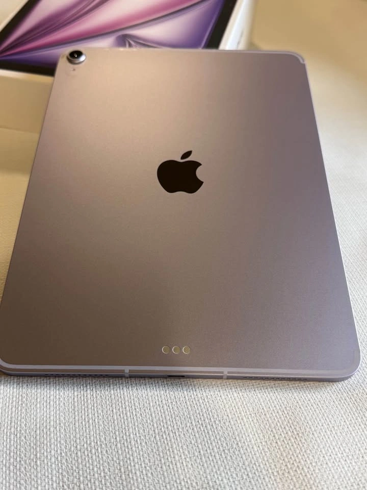 iPad Air 11-inch (M3) Wi-Fi + Cellular 128GB - Like New - photo 3