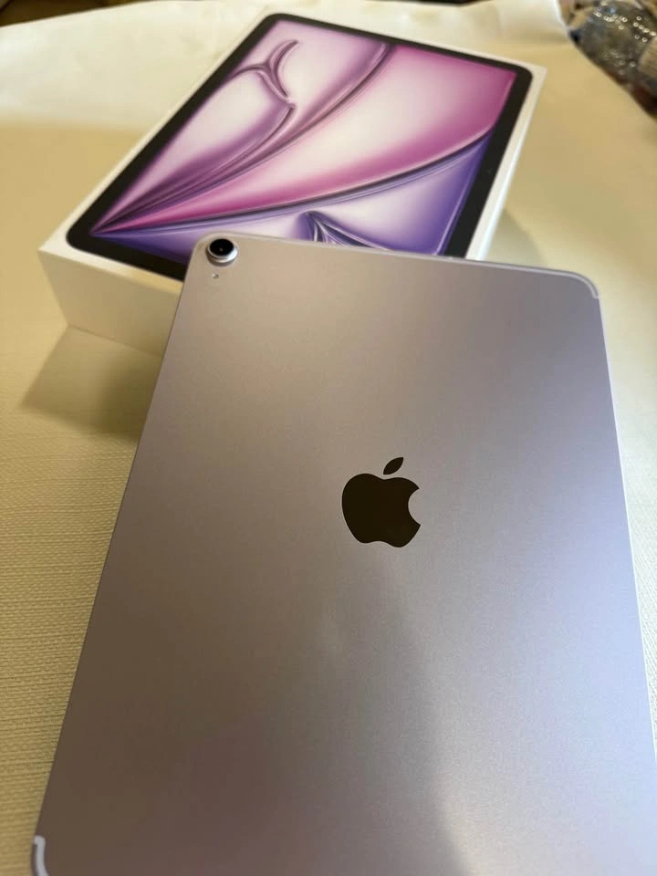 iPad Air 11-inch (M3) Wi-Fi + Cellular 128GB - Like New - photo 4