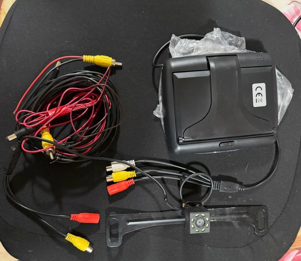 Universal Car Backup Camera System (4.3" Foldable Screen) - photo 2