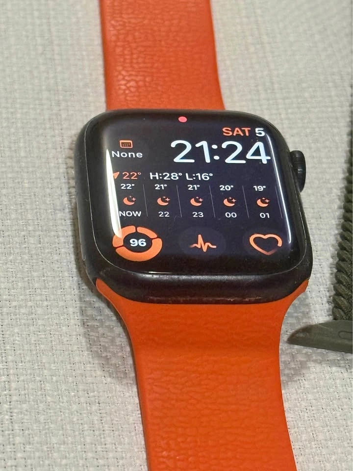 Apple Watch Series 7 45mm + cellular
