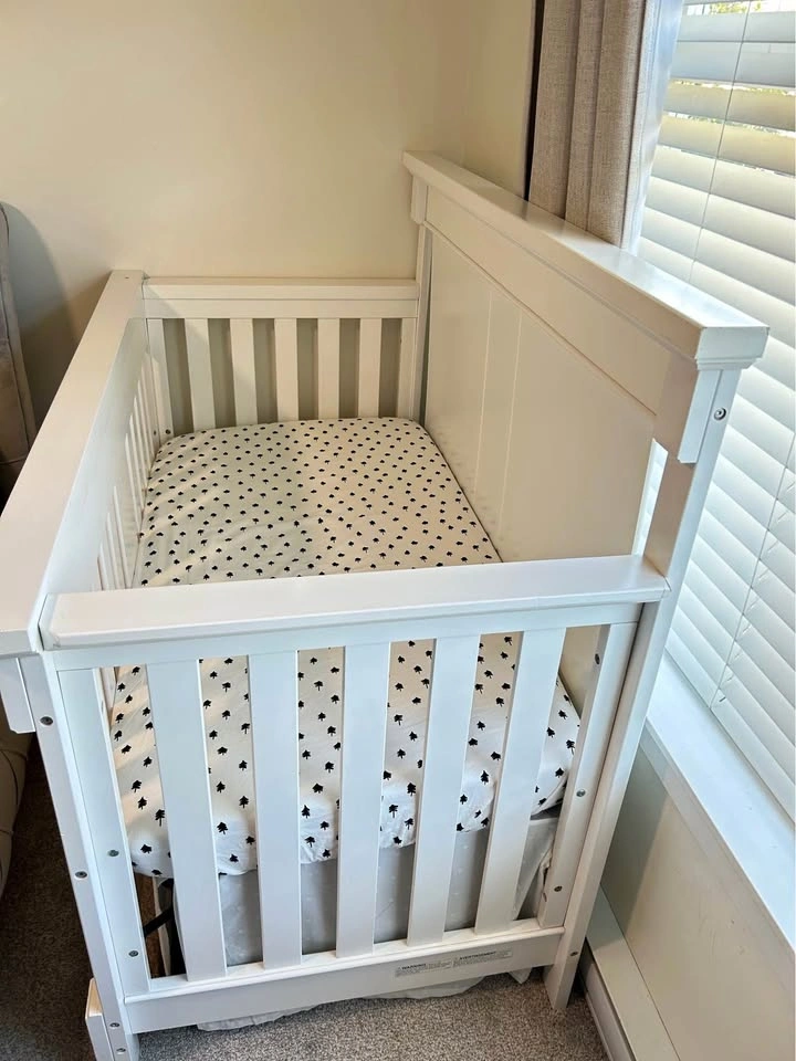 Crib + mattress