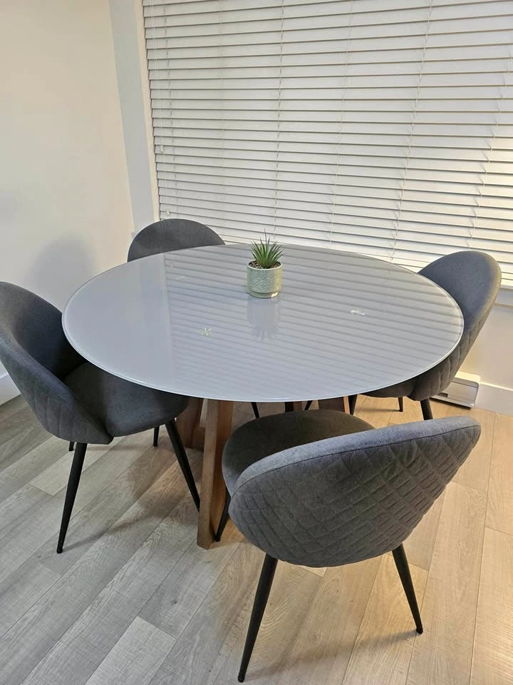 Dining table & chairs
