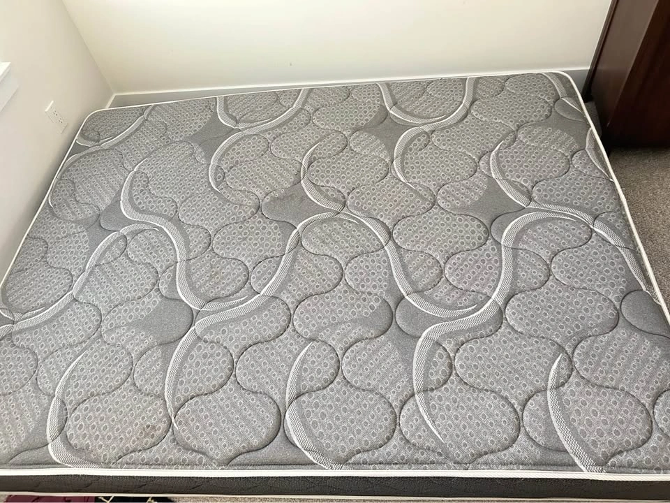 Queen size mattress - photo 2