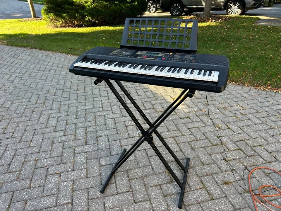 Yamaha Synthesizer Keyboard Piano PSR-225 - photo 4