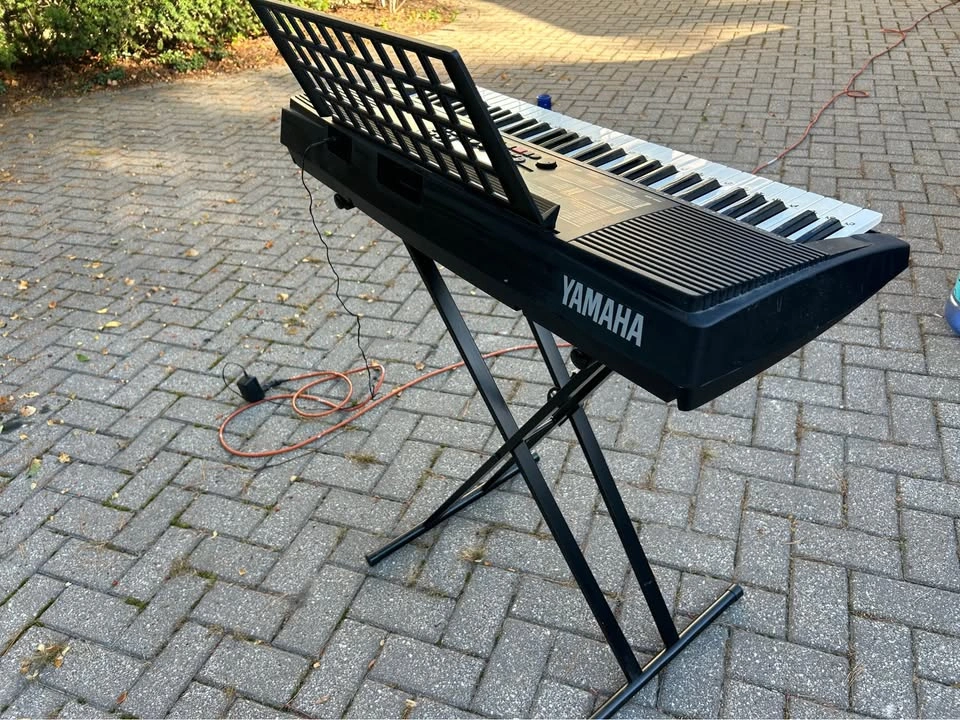 Yamaha Synthesizer Keyboard Piano PSR-225 - photo 5